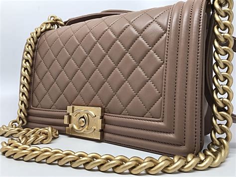 chanel beige lambskin bag